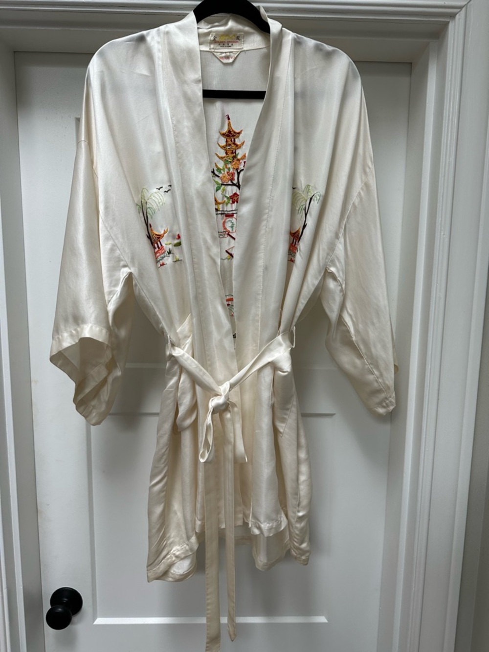 Silk Embroidered Ivory Kimono Robe - Women's Intimates & Sleepwear size Large